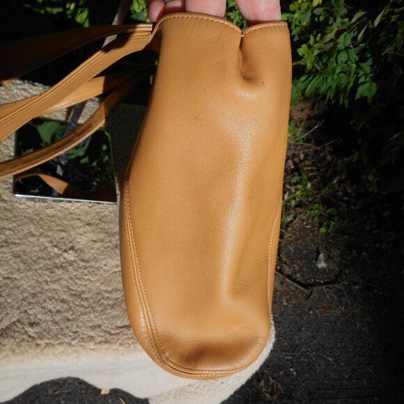 SOLD Coach Lexington Bucket, 4181 in Camel - Picture 5 of 16